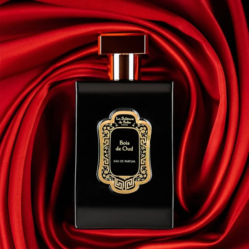 LA SULTANE DE SABA OUD WOOD PERFUME – MEDIENA – KVEPALAI 100ML + DOVANA LA SULTANE DE SABA BRIDE’S DAY CREAM – ROŽĖ, PELARGONIJA – JAUNOSIOS BB KREMAS 50ML