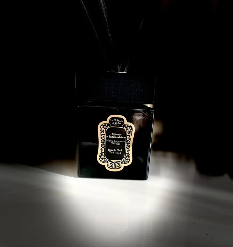 LA SULTANE DE SABA OUD WOOD PERFUME – MEDIENA – NAMŲ KVAPO DIFUZORIUS 200ML
